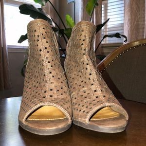 Brown/ 8M HEELS 
Sugar